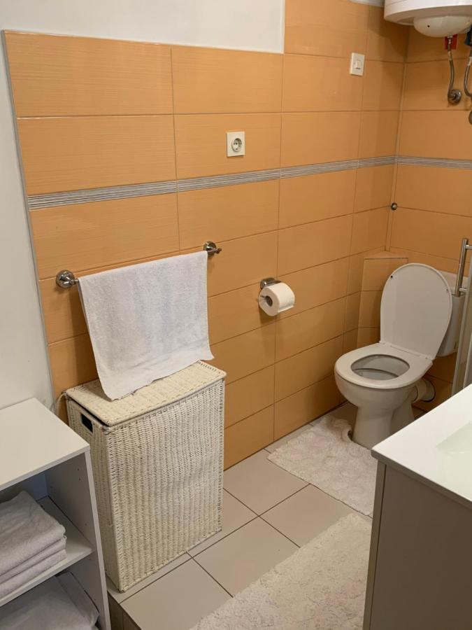 Stonehouse Vis Apartment ภายนอก รูปภาพ