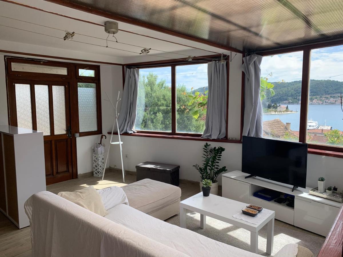Stonehouse Vis Apartment ภายนอก รูปภาพ