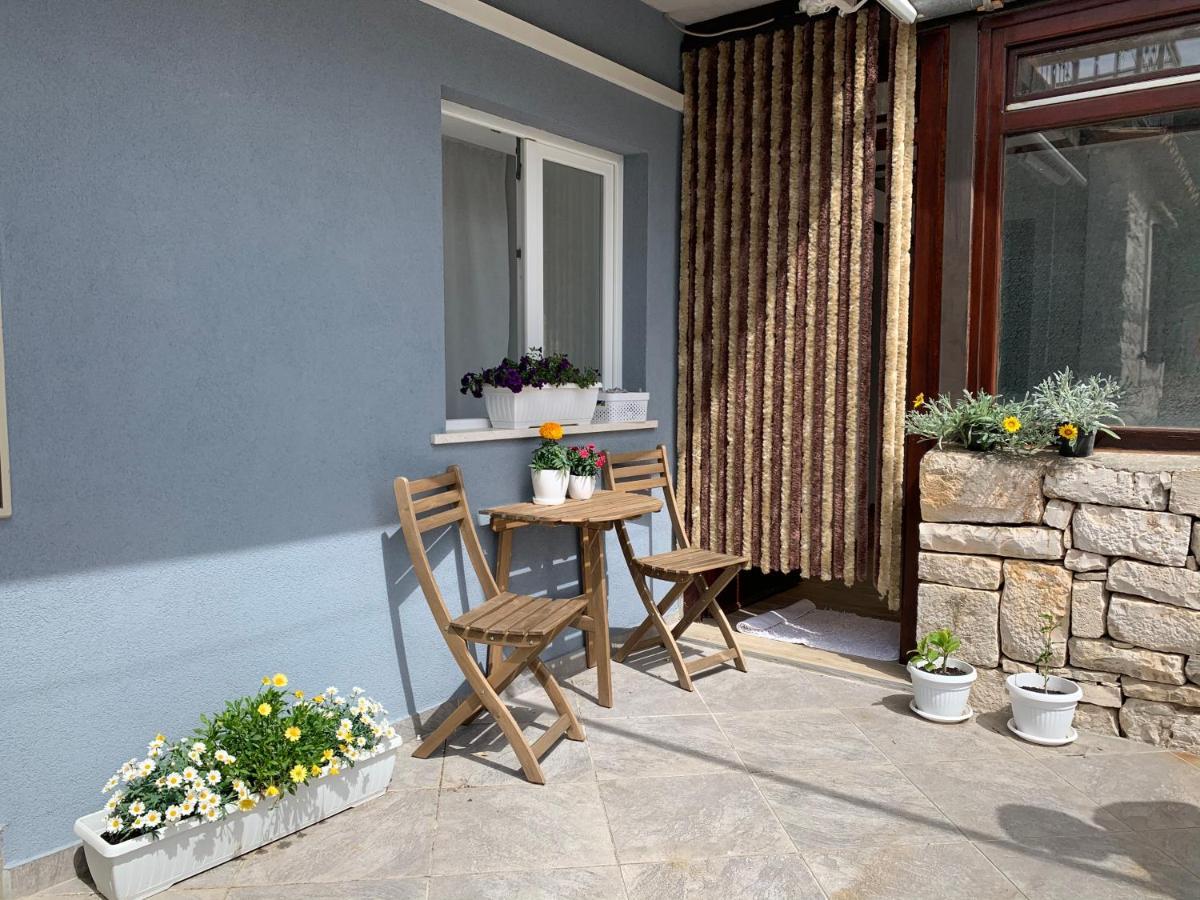 Stonehouse Vis Apartment ภายนอก รูปภาพ