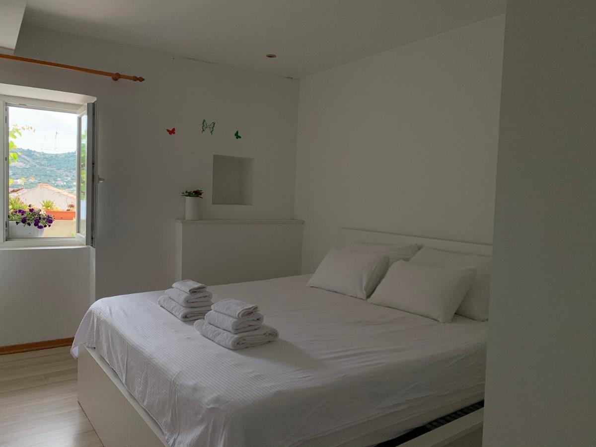Stonehouse Vis Apartment ภายนอก รูปภาพ